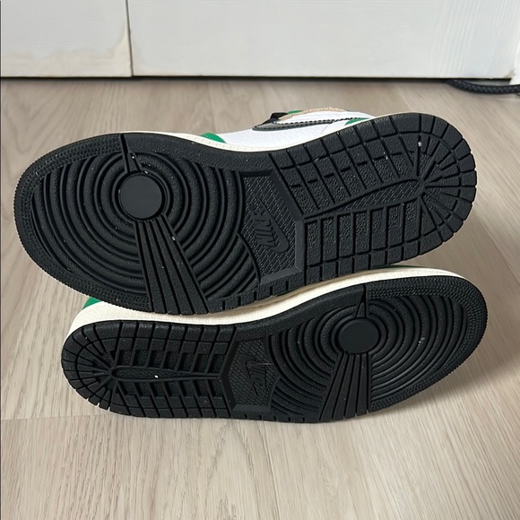Jordan 1 Retro Lucky Green - Picture 6 of 7